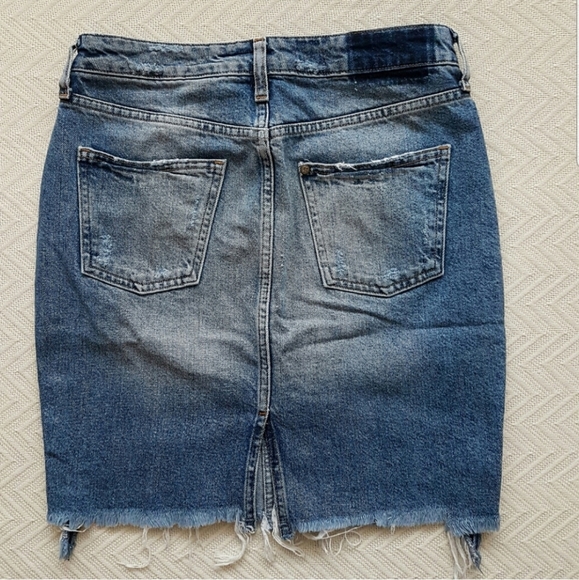 Distressed jean skirt - Picture 2 of 4